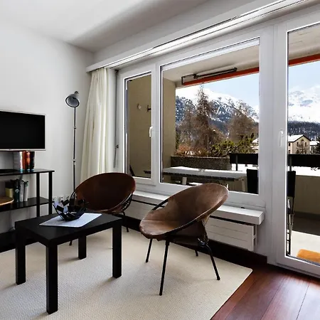 Attraktives In Champfer/st. Moritz 아파트
