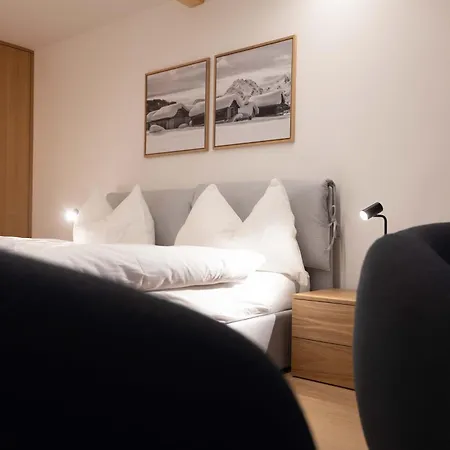 New Exclusive With Fireplace, Pool & Sauna *