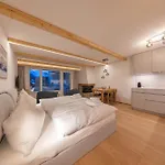 New Exclusive With Efireplace, Pool & Sauna *